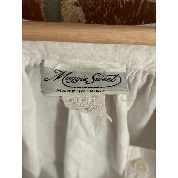 Maggie Sweet White Cotton Puff Sleeve Button Front Blouse Women's Small - Picture 3 of 4